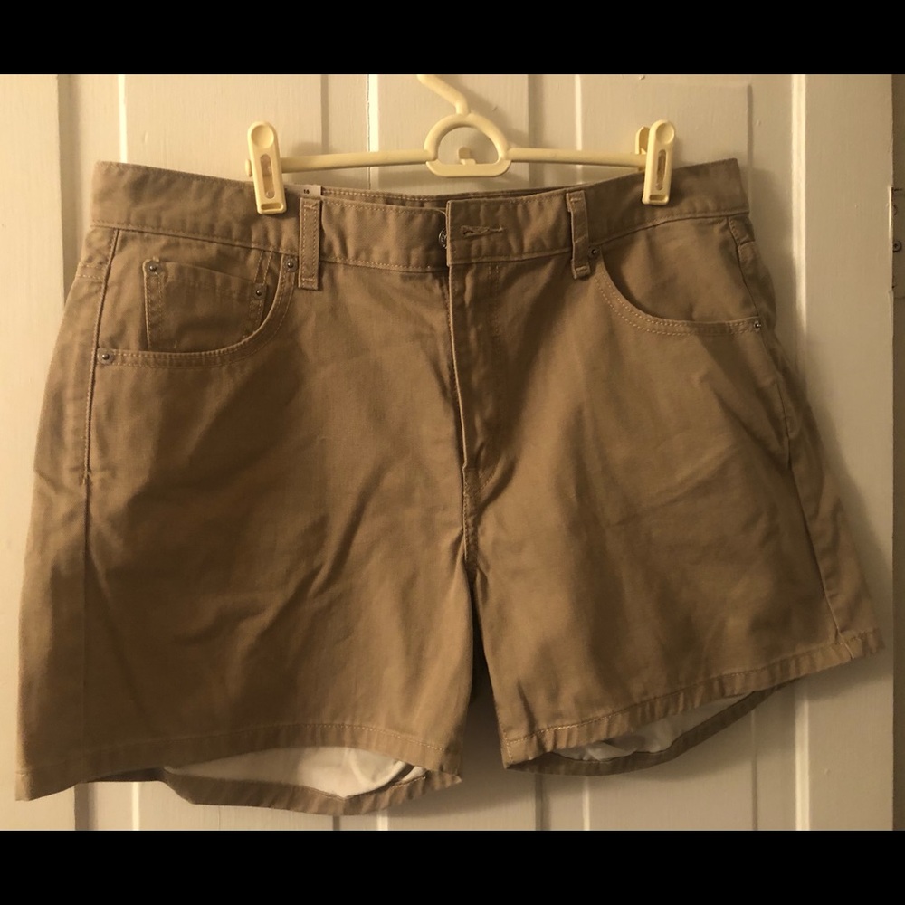 Levi’s shorts- tan- 16MIS